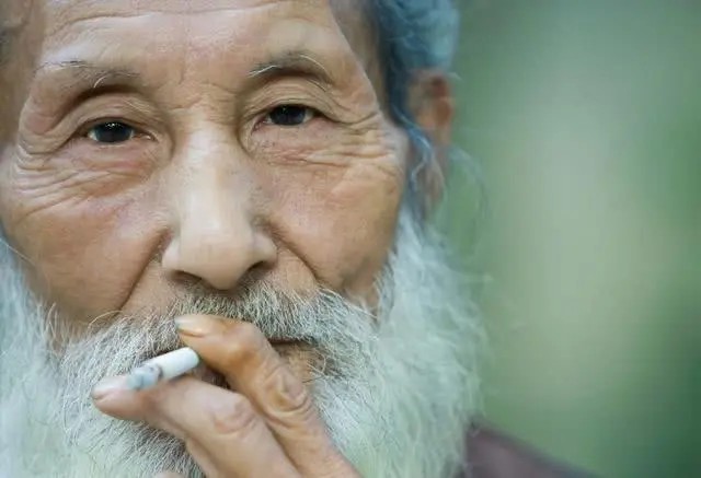 吸烟与长寿